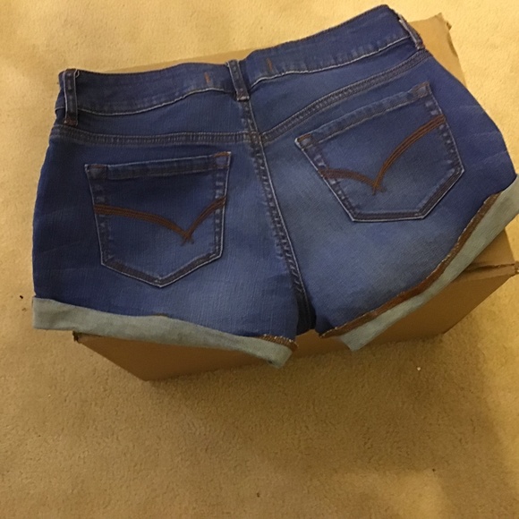 Denim Bull Head Shorts-Size 3 - Picture 3 of 3